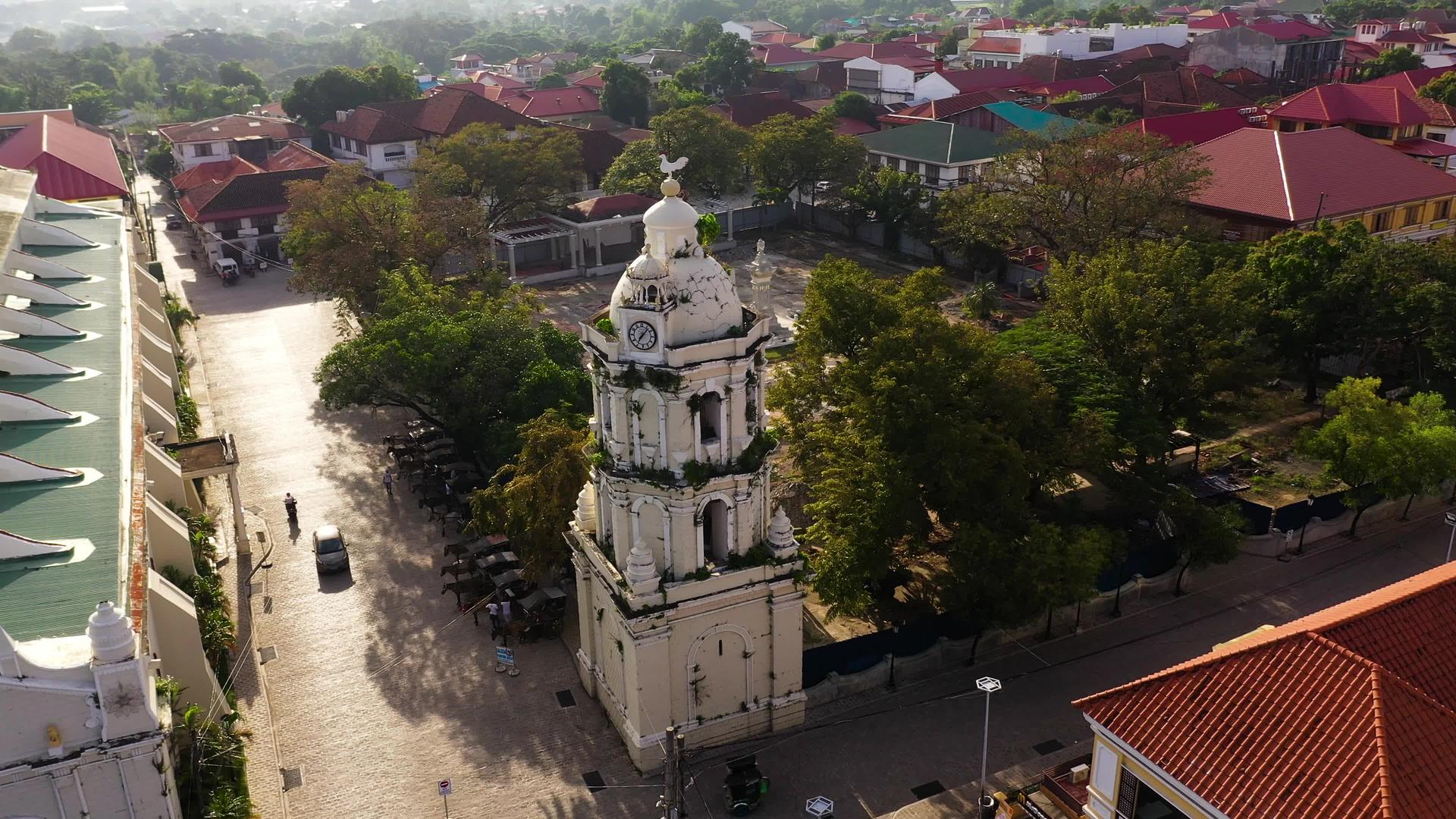西班牙殖民地钟楼在菲律宾维甘市的圣保罗大教堂视频的预览图