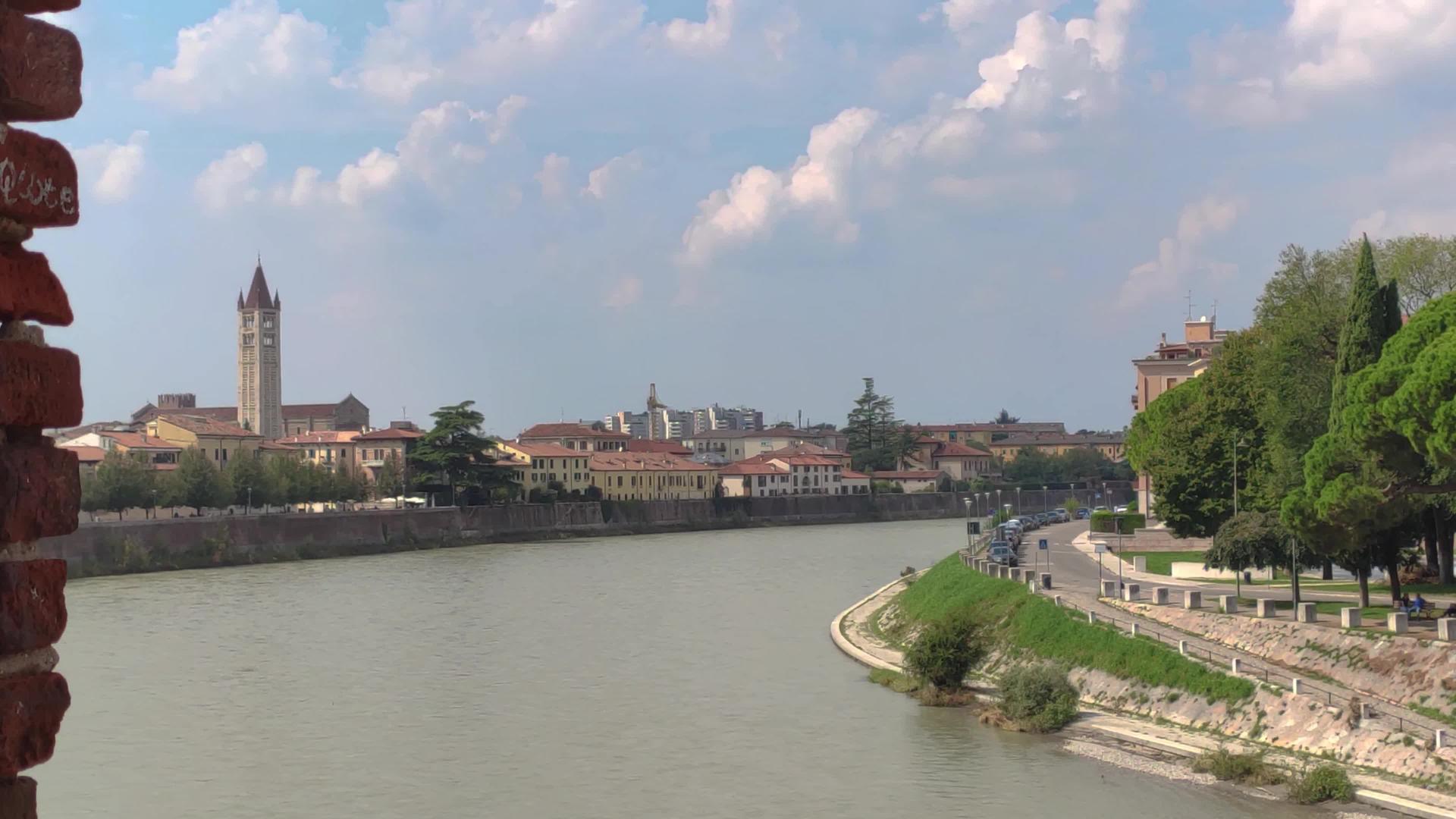 Verona4的旱河风景视频的预览图