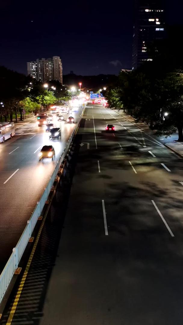 深圳市CBD群交通主干道交通延迟竖屏交通视频的预览图