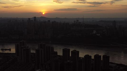 航拍夏季夕阳西下重庆城市视频的预览图