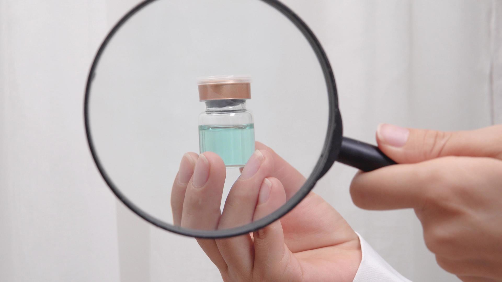 医疗放大镜疫苗药品针筒视频的预览图