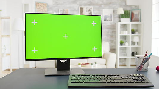 绿色屏幕显示在舒适明亮的客厅视频的预览图
