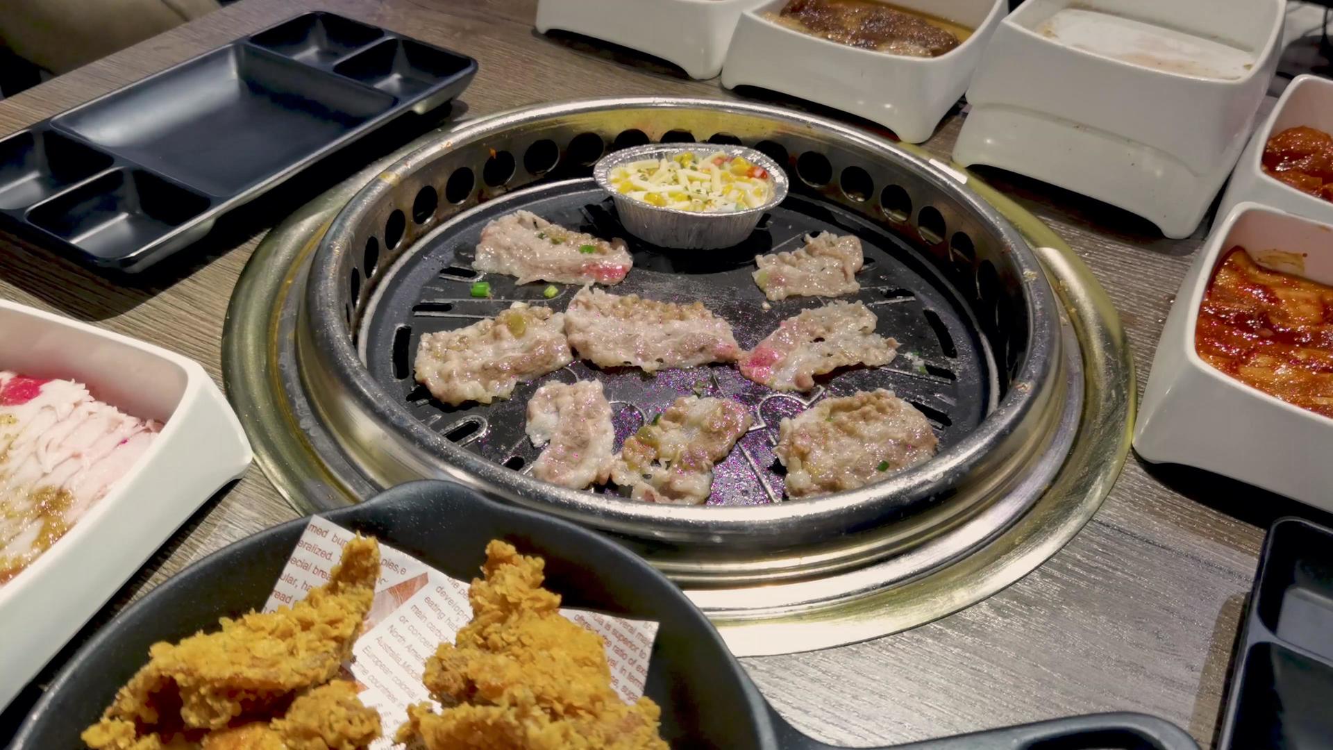 实拍韩式烤肉4K素材视频的预览图