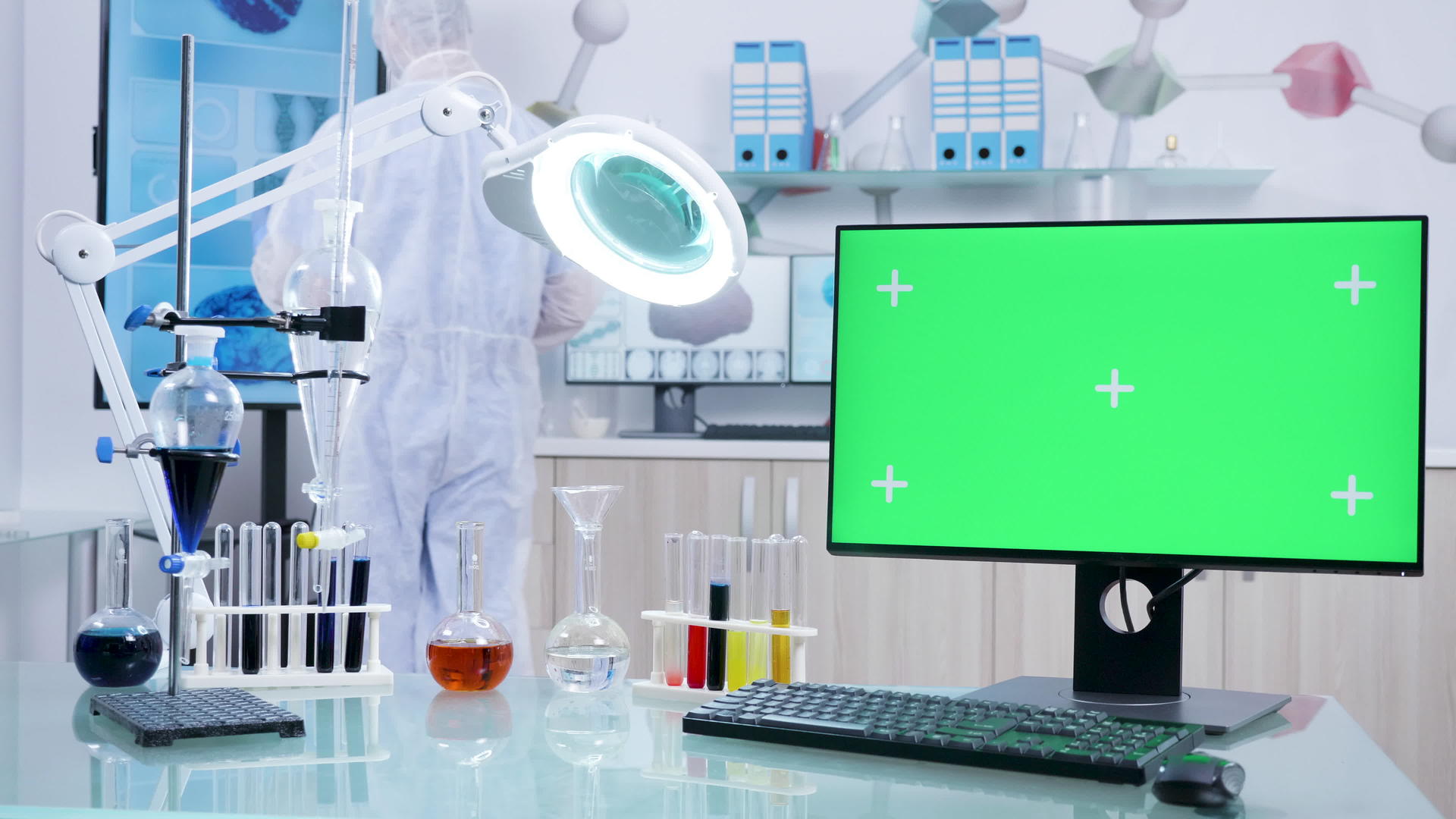 用绿屏电脑拍摄化学台的多利片视频的预览图