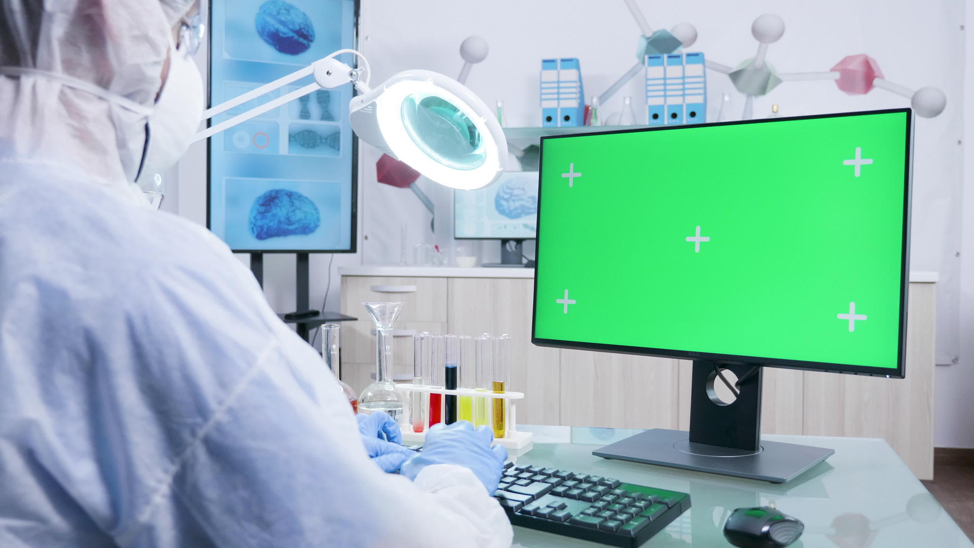 科学家使用绿色屏幕的静态镜头pc视频的预览图