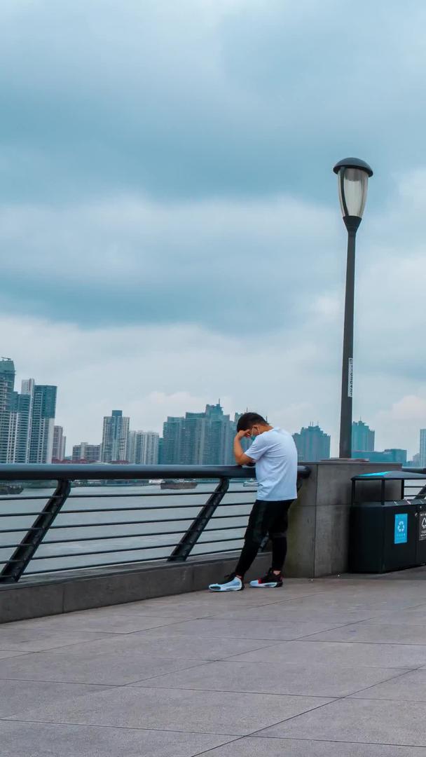 上海外滩人流大规模移动延迟视频的预览图
