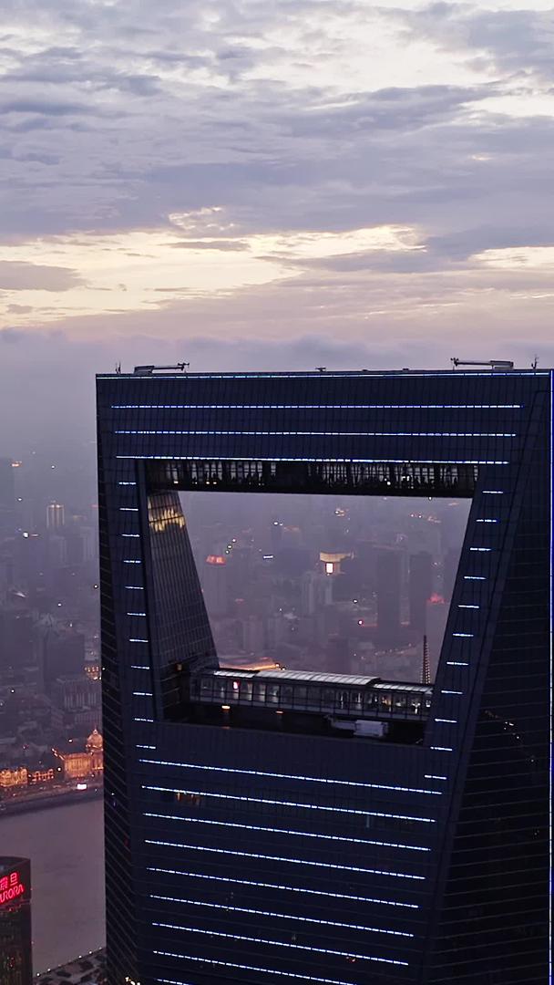 日落航拍上海金融中心视频的预览图