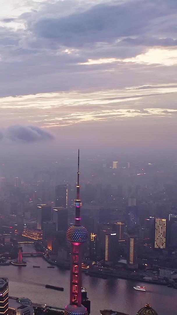 日落航拍上海金融中心视频的预览图