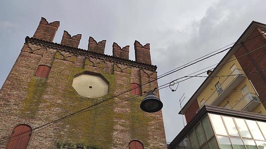 塔塔位于意大利城2号的流星中心视频的预览图