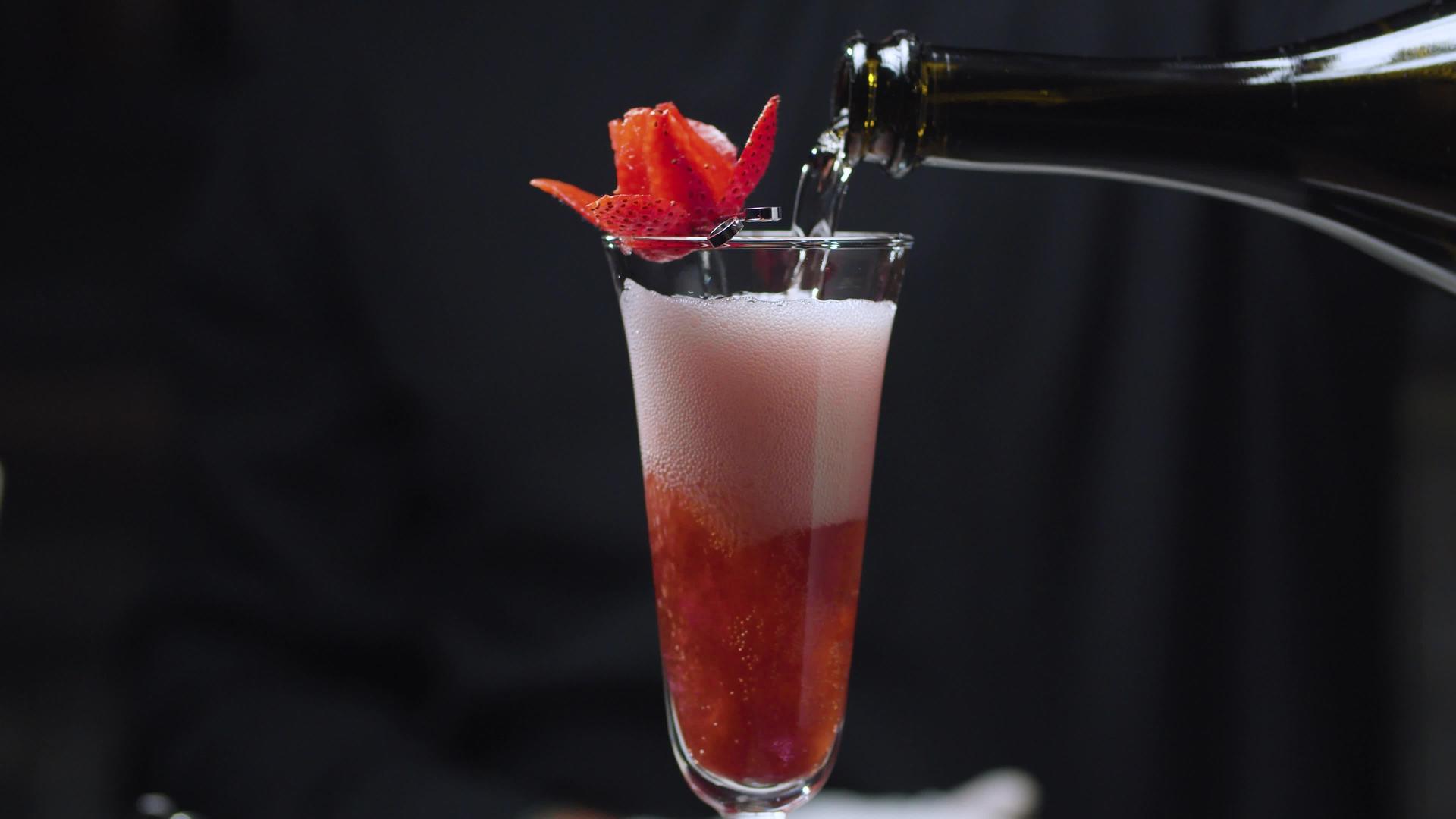 草莓罗西尼鸡尾酒视频的预览图