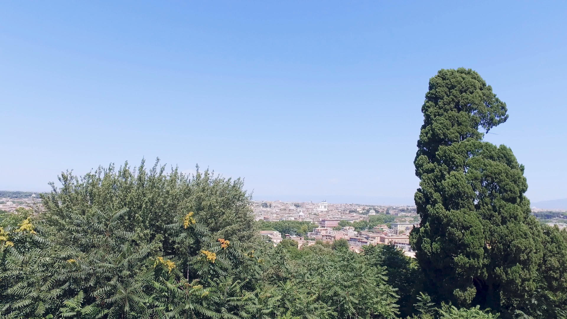从Garibaldi区域广场的天线视图视频的预览图