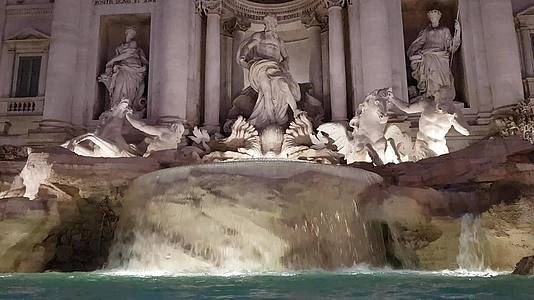 这个喷泉是罗马最受采访的地方之一视频的预览图