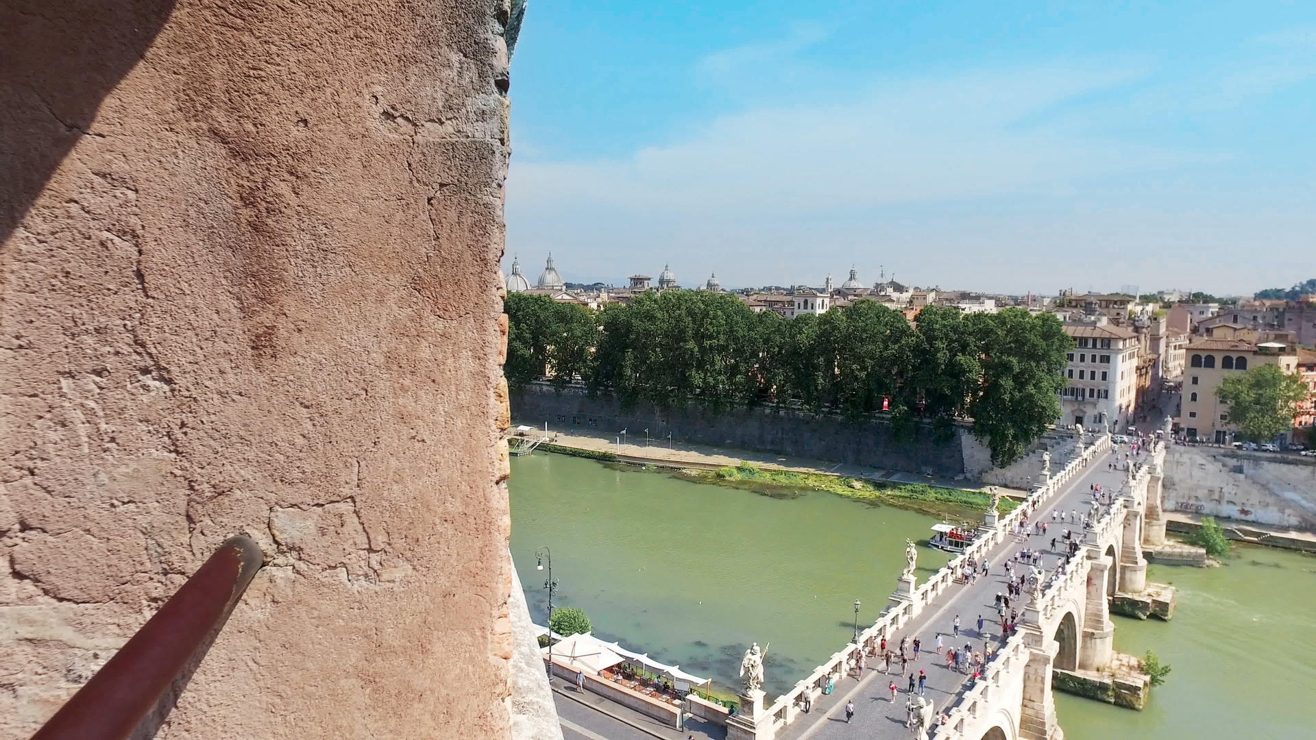 天际线来自罗马卡斯特兰圣塔安赫洛城堡的顶部视频的预览图