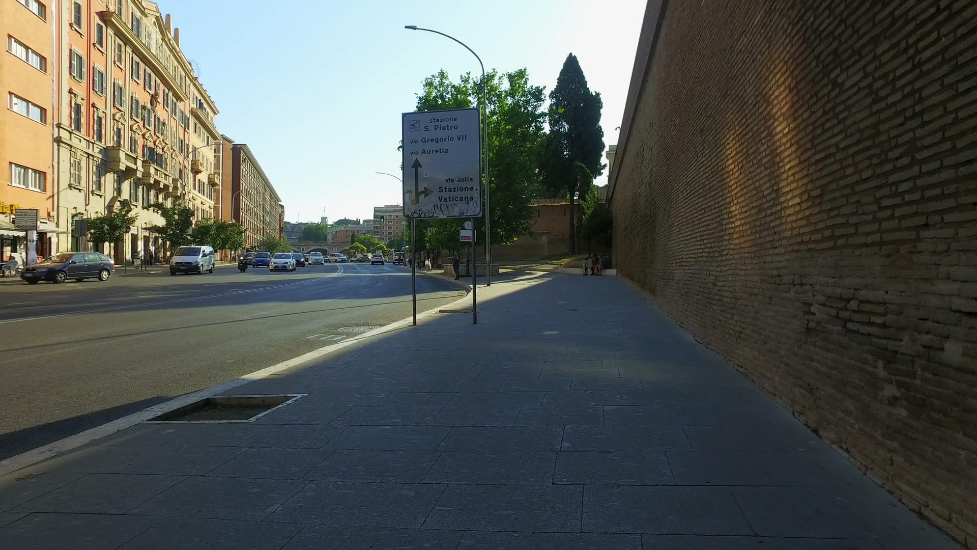 沿RomeItaly街道交通中心视频的预览图