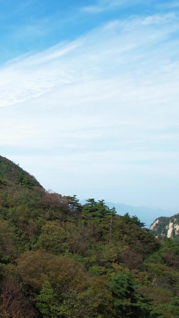 航拍5A南阳白云山鸡角曼景观区飞来石视频视频的预览图