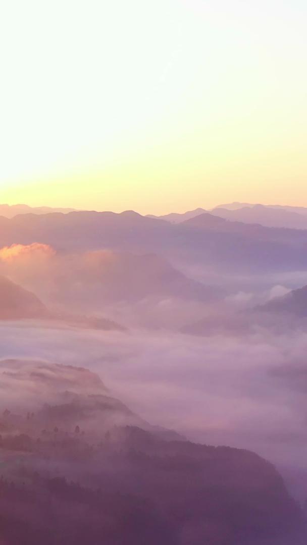 清晨航拍祖国山河唯美云海视频的预览图
