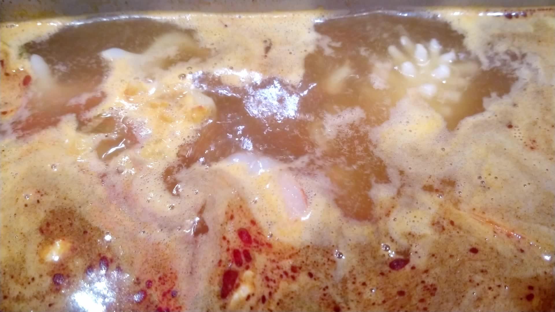 麻辣汤在锅里煮视频的预览图