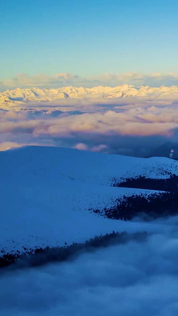 冬季新疆夏尔希里自然保护区大山日出云海延迟视频的预览图