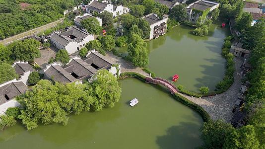 航拍武汉郊外李庄古镇明清古建筑群和园林视频的预览图