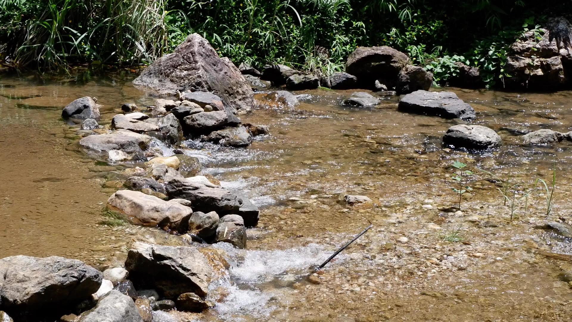 泰国北碧府通帕蓬国家公园Jokkradin瀑布从视频的预览图