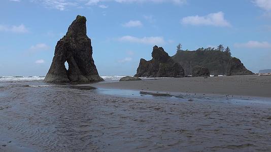 太平洋沿岸的大悬崖和海岸附近的岛屿奥林匹亚国家公园视频的预览图