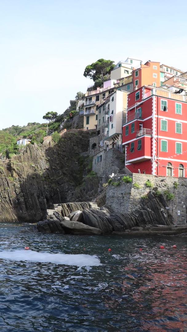 著名的意大利旅游景点五渔村里奥马焦雷渔村延时视频视频的预览图