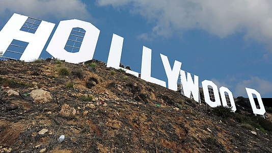 好莱坞标志洛杉矶近景拍摄视频的预览图