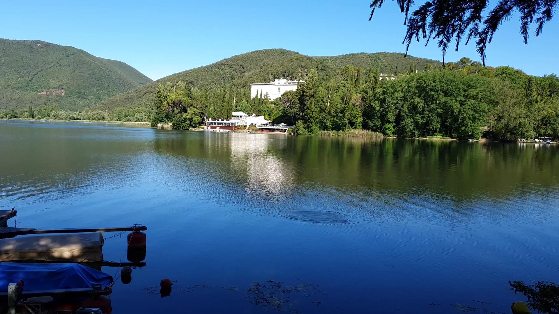 帕迪卢科湖概览视频的预览图