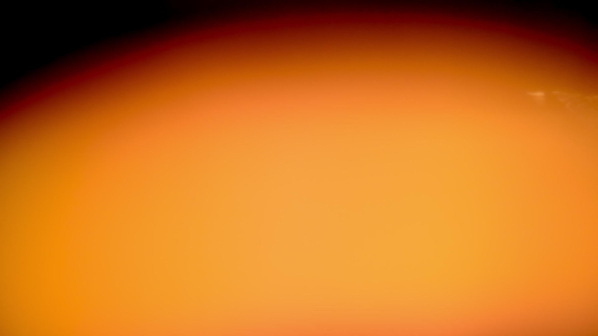 强烈的橙色透镜照明弹效应用于重叠目的视频的预览图