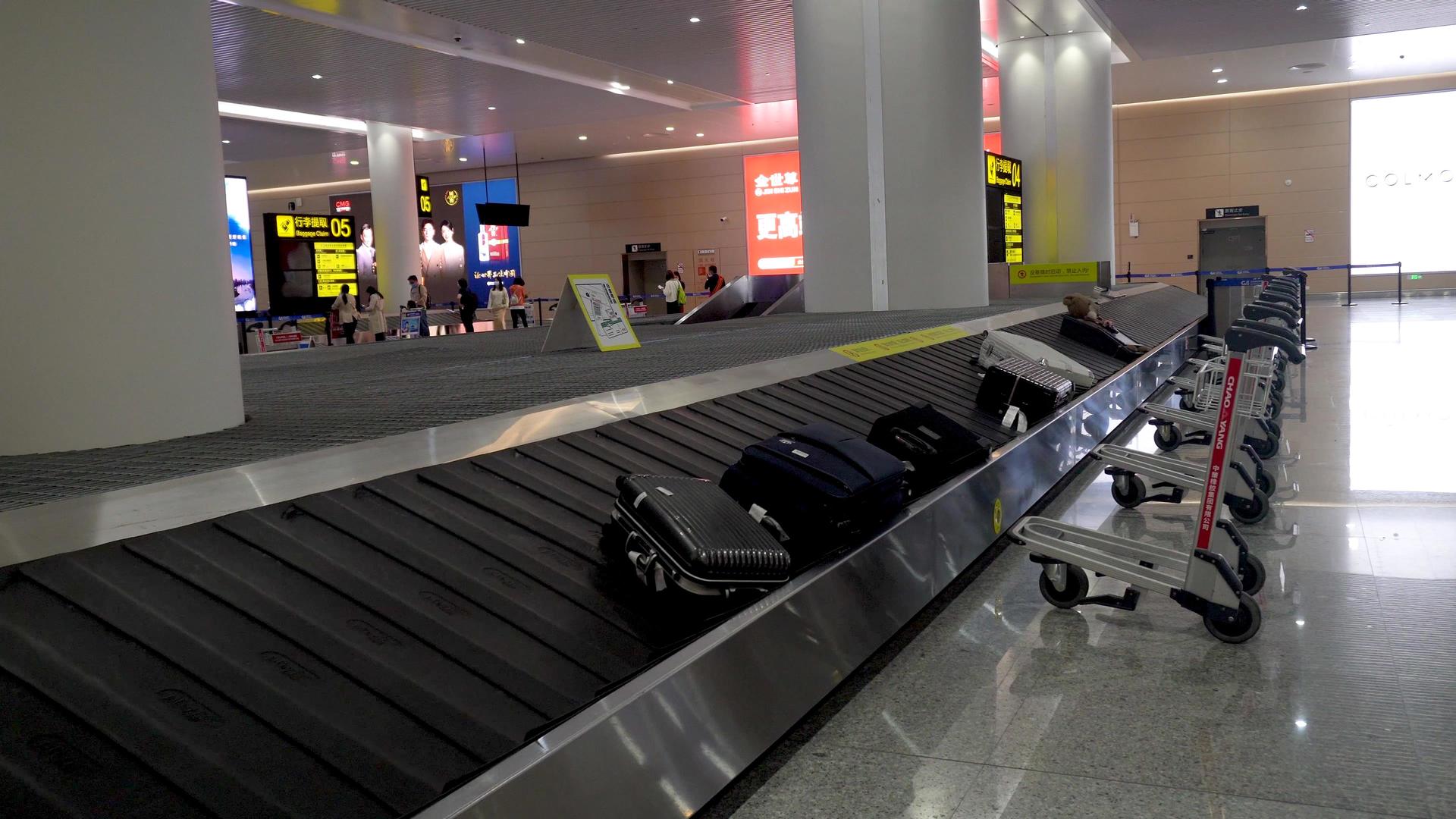 机场行李托运输送带视频的预览图