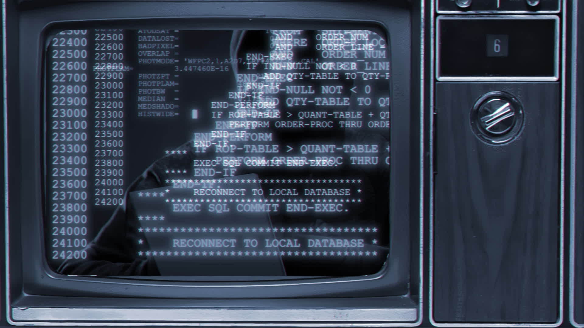 旧式计算机程序代码在屏幕上运行tv视频的预览图