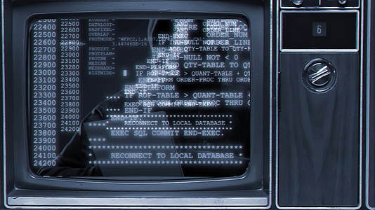旧式计算机程序代码在屏幕上运行tv视频的预览图