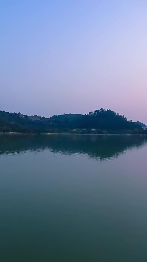 清晨顺峰山湖景区日出视频的预览图