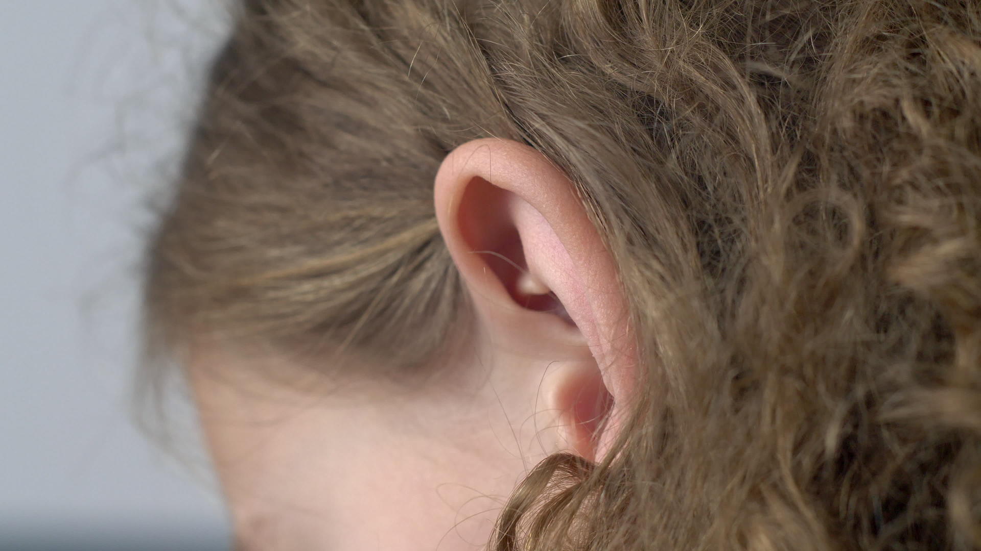 耳聋的女青年视频的预览图