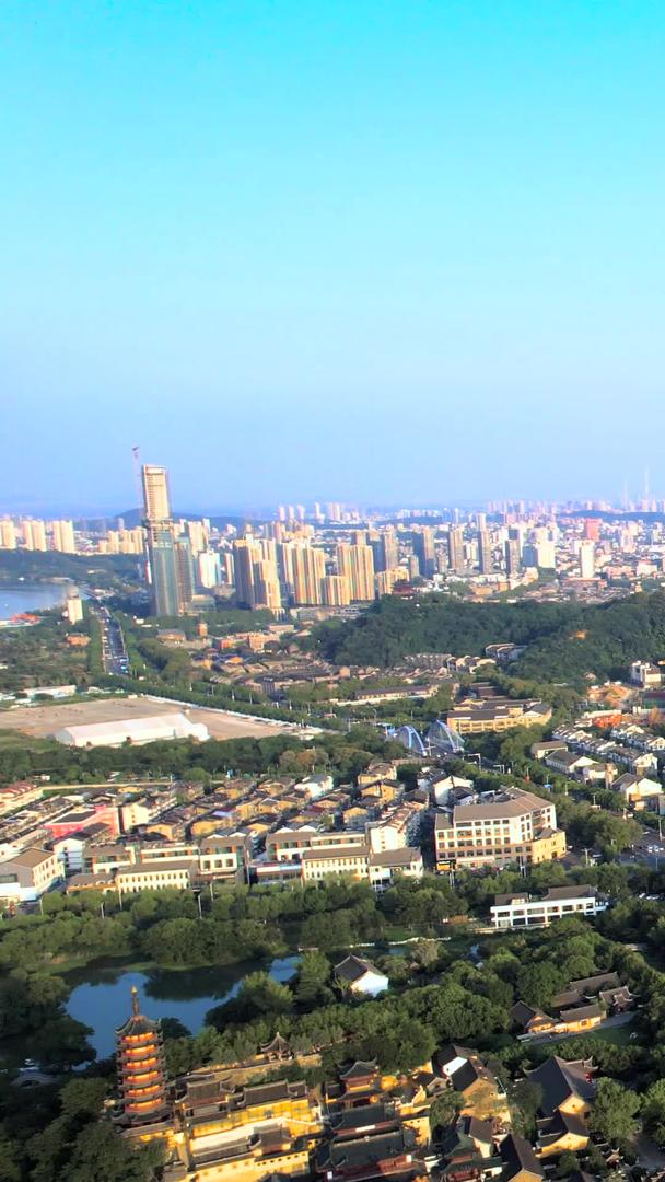 镇江城市航拍镇江天际线视频的预览图