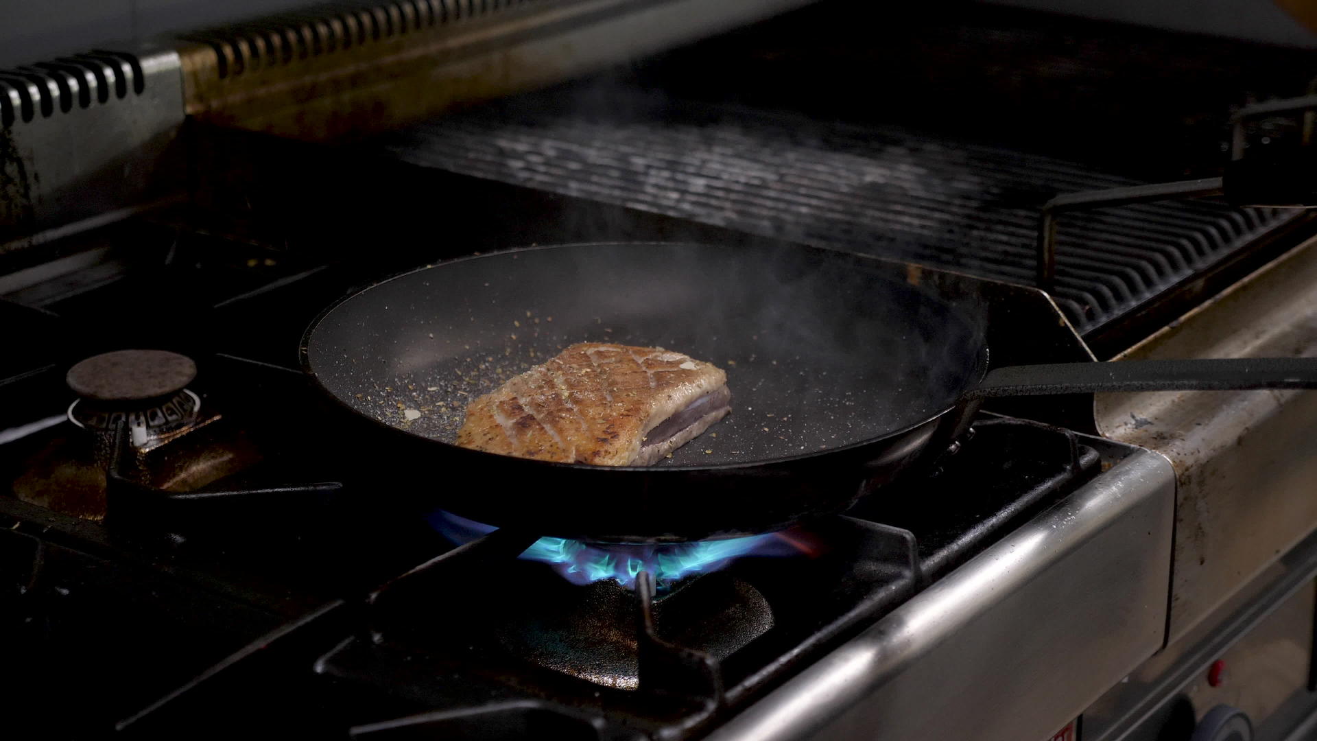 鸡手煮烤一块炸鸭奶肉视频的预览图