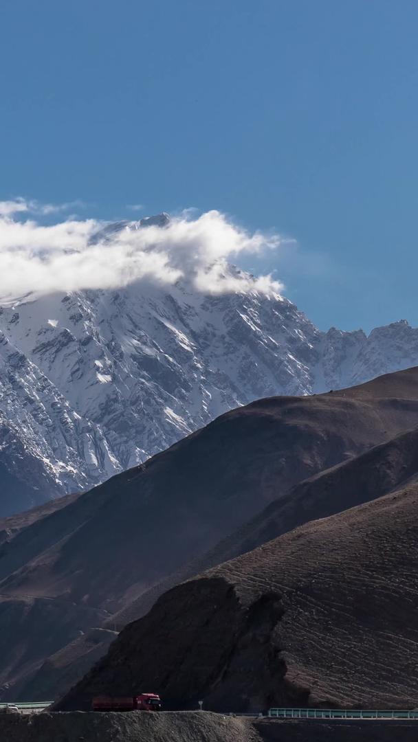 新疆南部帕米尔高原昆仑山脉和高原湖泊延时视频视频的预览图