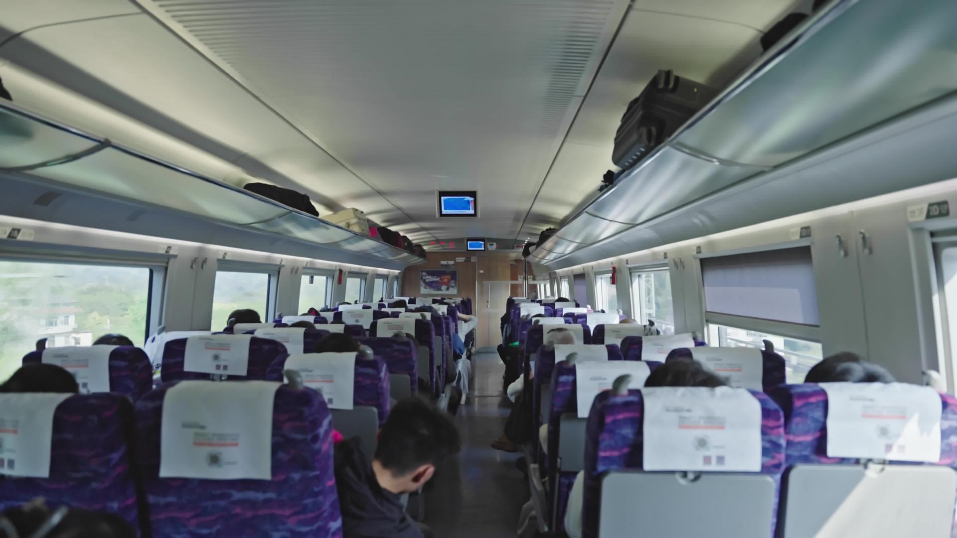 4k高速行驶中的高铁列车车厢视频的预览图