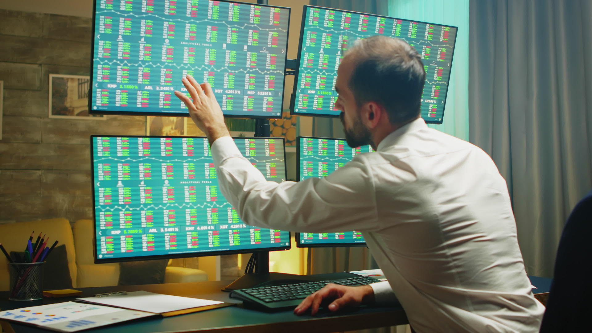 金融顾问检查外汇市场检查交易市场视频的预览图