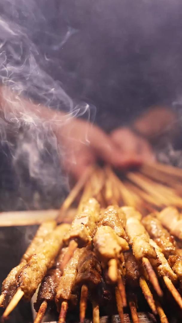 慢镜头升级拍摄素材城市宵夜新疆烧烤羊肉串制作工艺视频的预览图