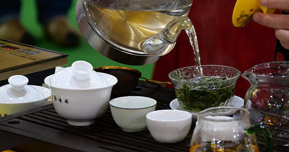 4K泡茶绿茶茶艺品茶喝茶视频的预览图