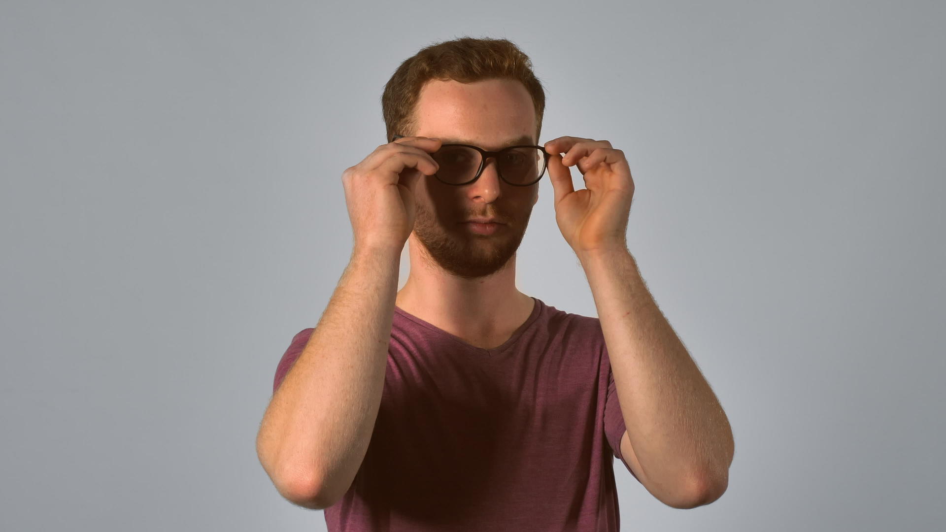生姜男性眼镜肖像视频的预览图