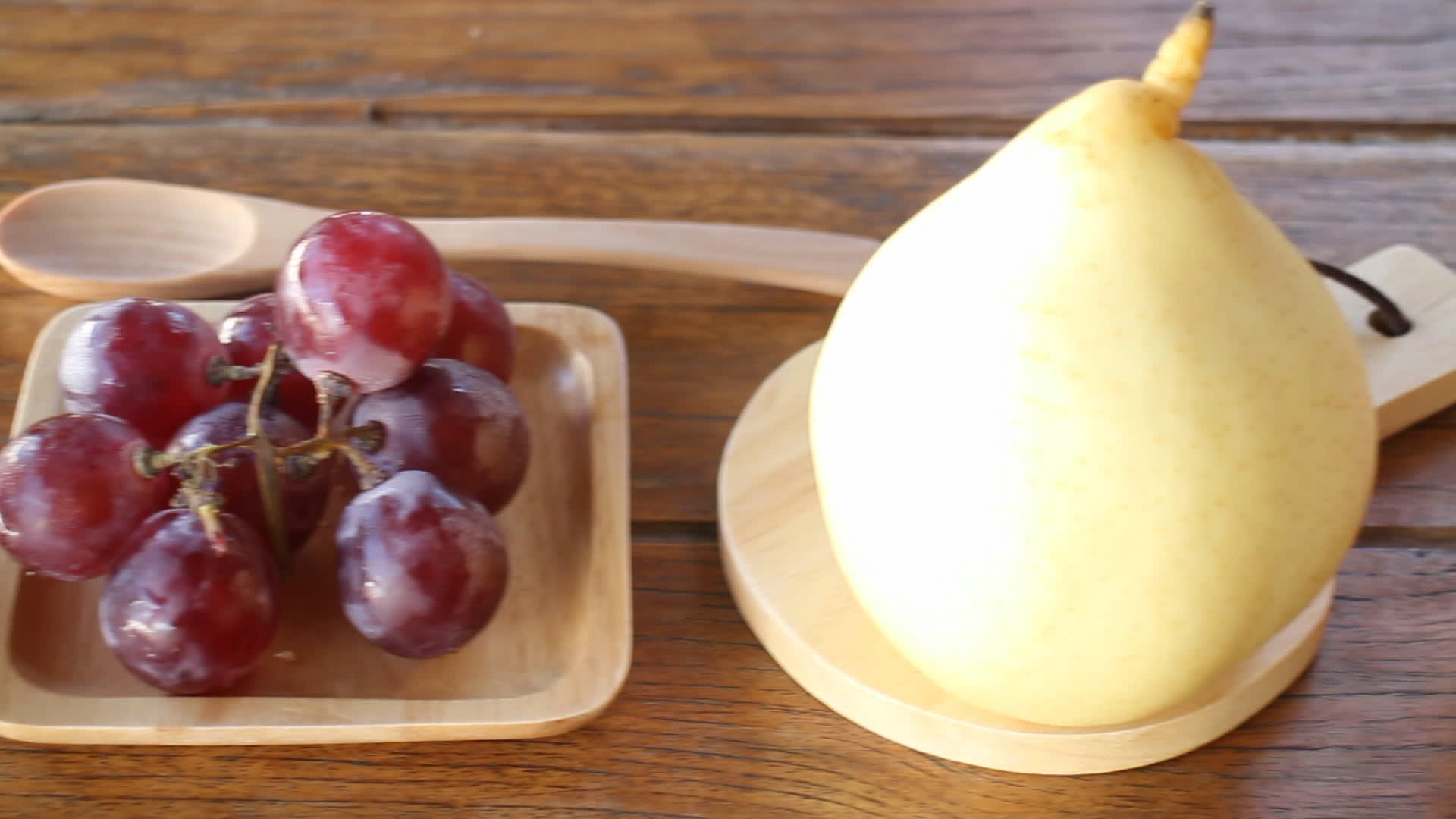 自制花粉配有酸奶和水果成分视频的预览图