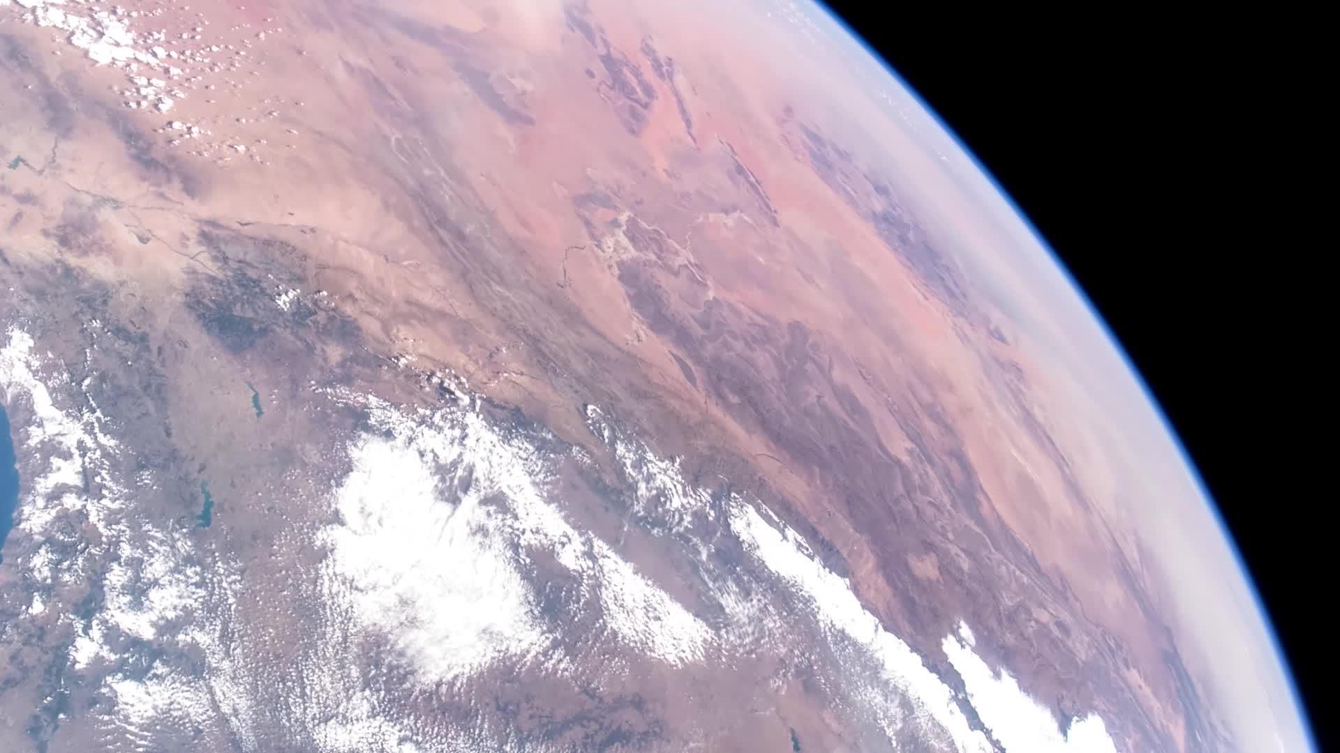 地球旋转国际空间站的空间观察场景来自公共领域NASA视频的预览图