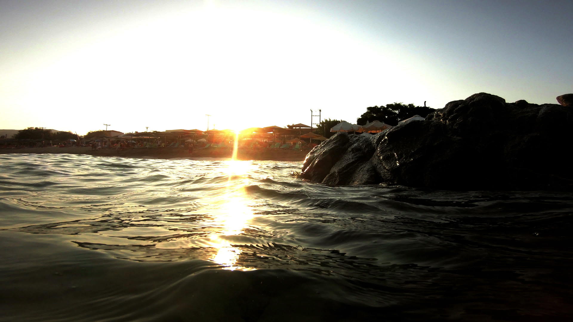 4K海滩的日落视频的预览图