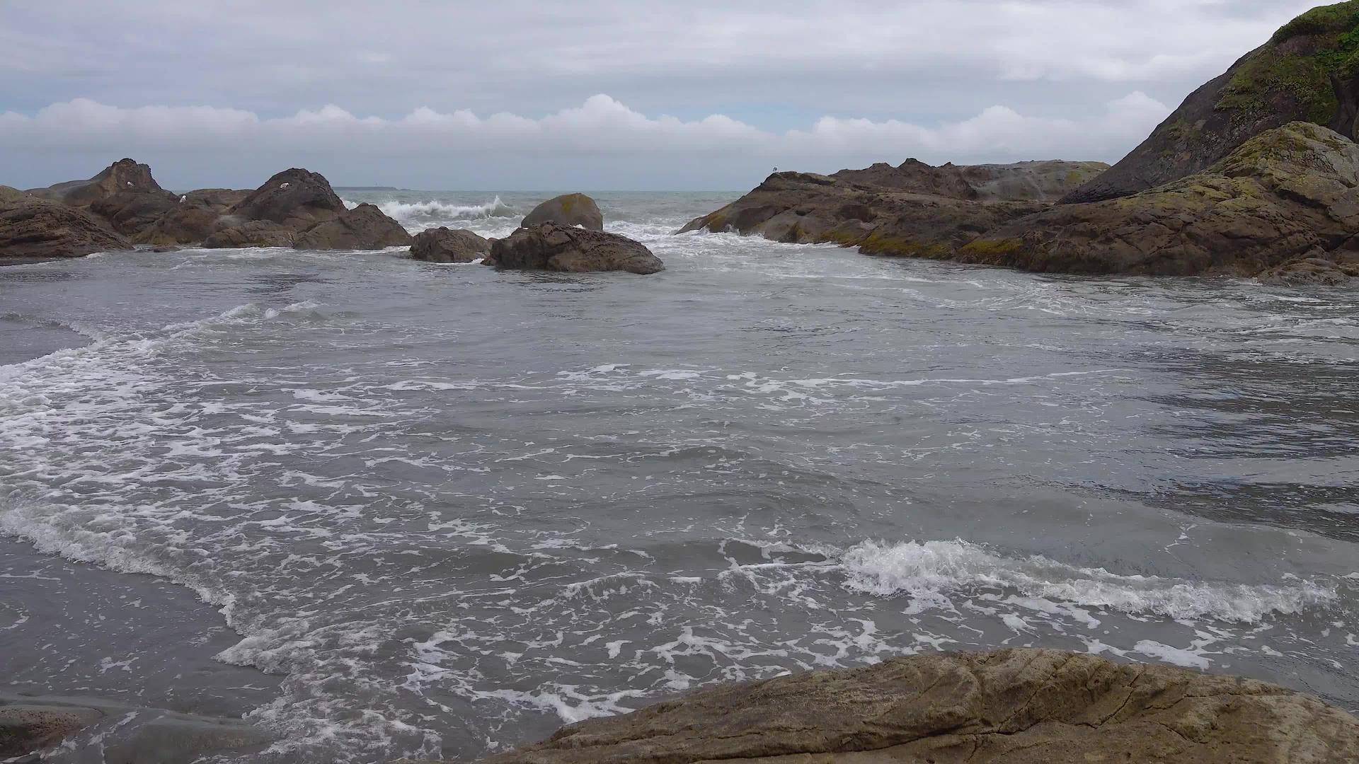 太平洋海岸充满了海滩、海浪和奥林匹亚国家公园视频的预览图