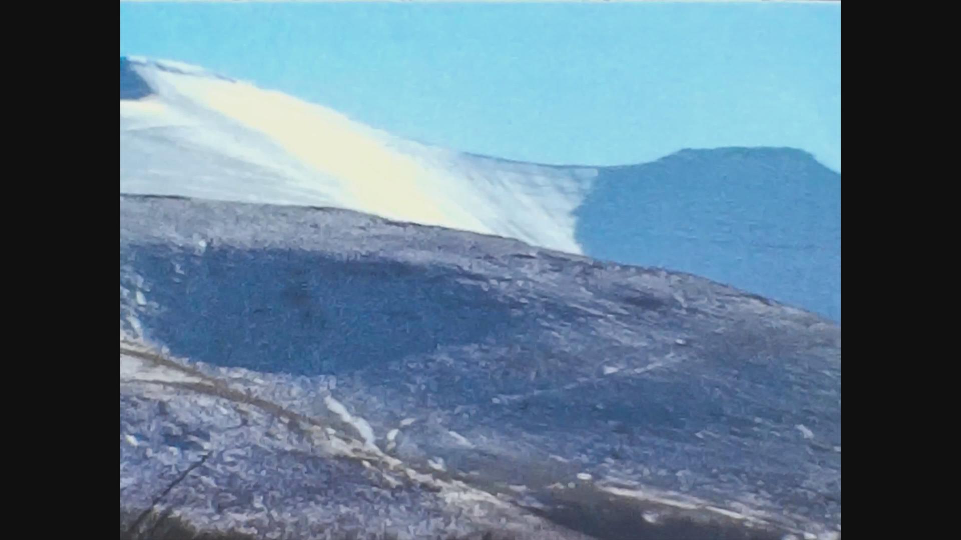 1975年统一国家岩石山峰视频的预览图