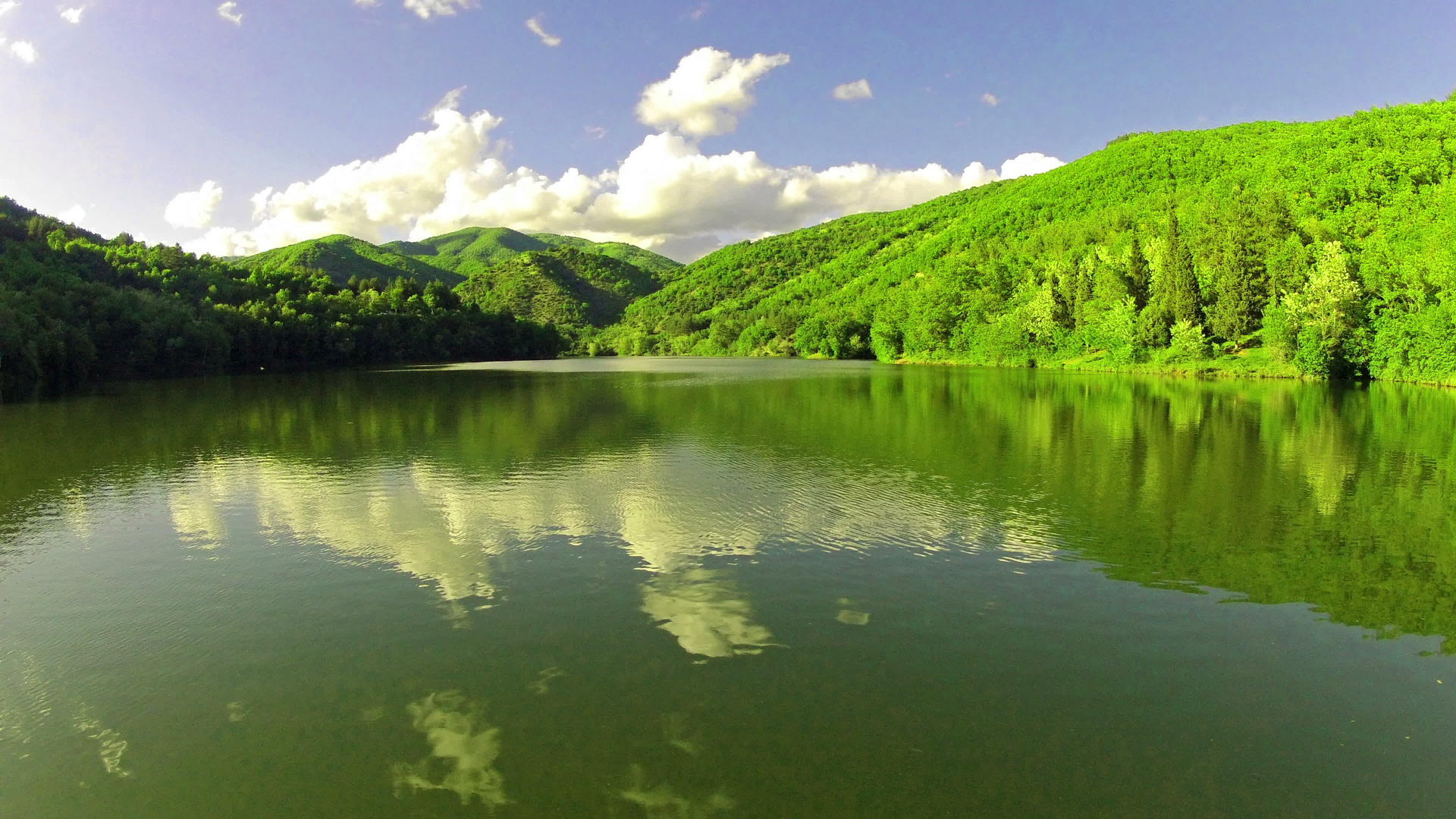 山湖光谱宽视频的预览图