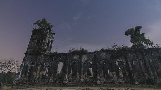 耶和苏神的破旧教堂被摧毁视频的预览图