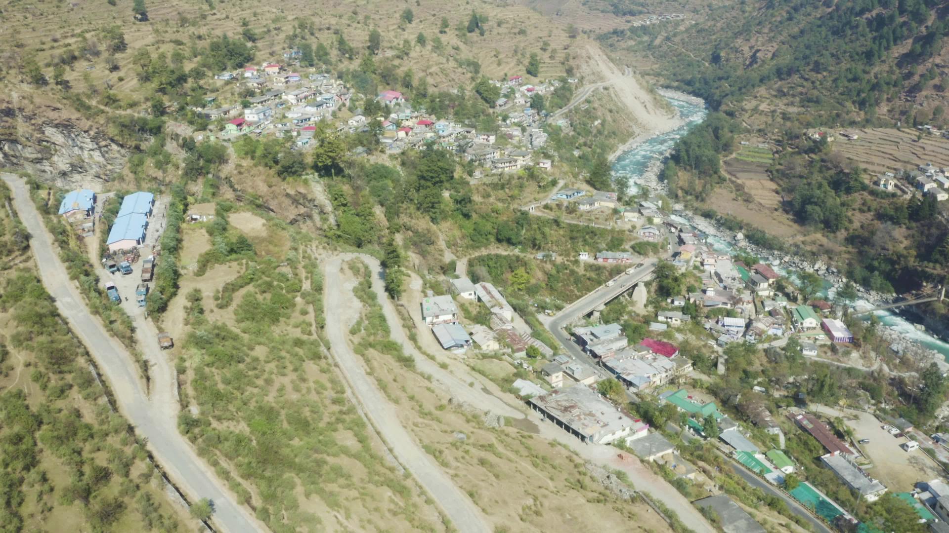 位于Bhagirathi河岸4公里Harrsil视频的预览图